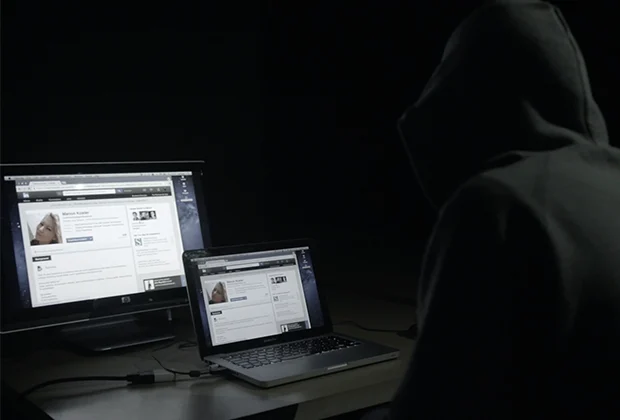 dans-ta-pub-linked-in-bbdo-stalker