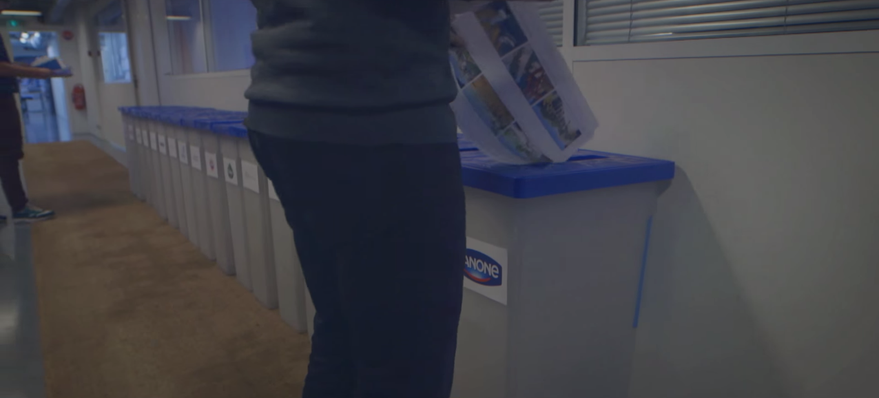 dans-ta-pub-y&r-paris-young-carte-de-voeux-2015-idées-recyclage-agence-publicité