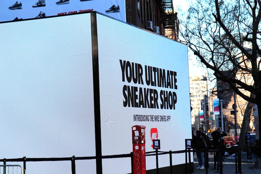 dans-ta-pub-nike-shoe-popup-retail-soho-snkrs-application-smartphone-1