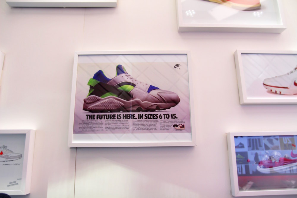 dans-ta-pub-nike-shoe-popup-retail-soho-snkrs-application-smartphone-4