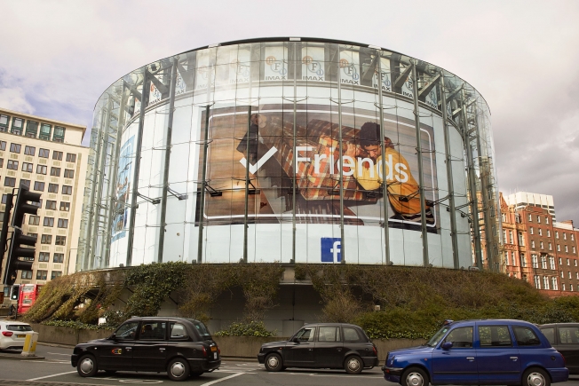 dans-ta-pub-facebook-friends-campaign-sxsw-austin-1