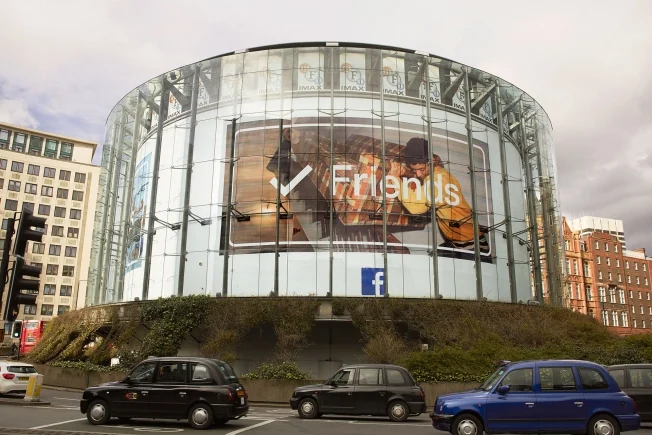 dans-ta-pub-facebook-friends-campaign-sxsw-austin-1