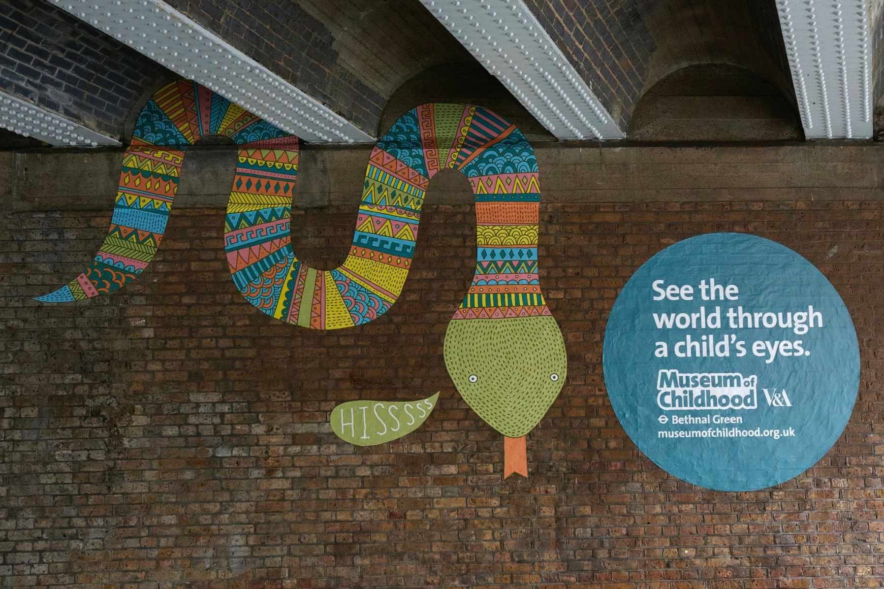 dans-ta-pub-museum-of-childhood-bbdo-UK-street-art-1