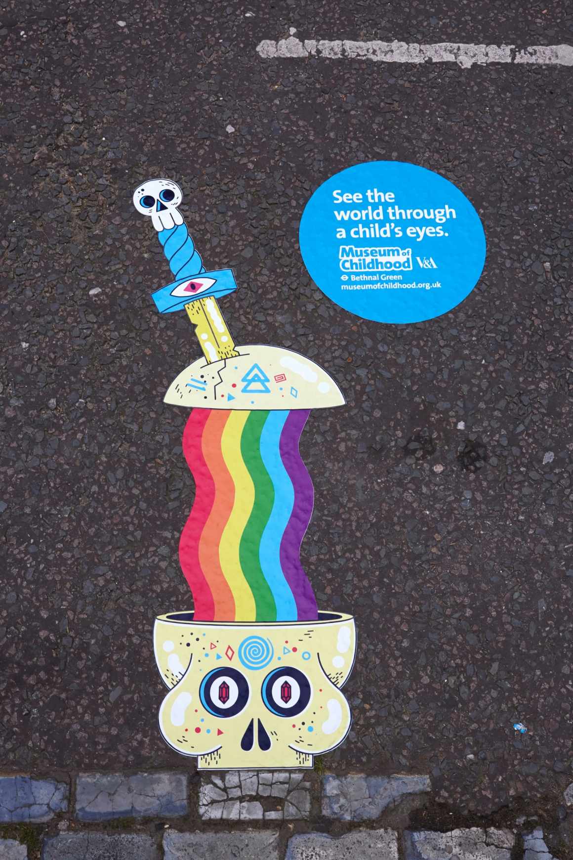dans-ta-pub-museum-of-childhood-bbdo-UK-street-art-2