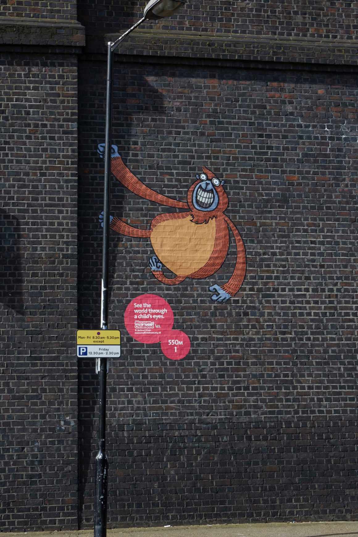 dans-ta-pub-museum-of-childhood-bbdo-UK-street-art-5