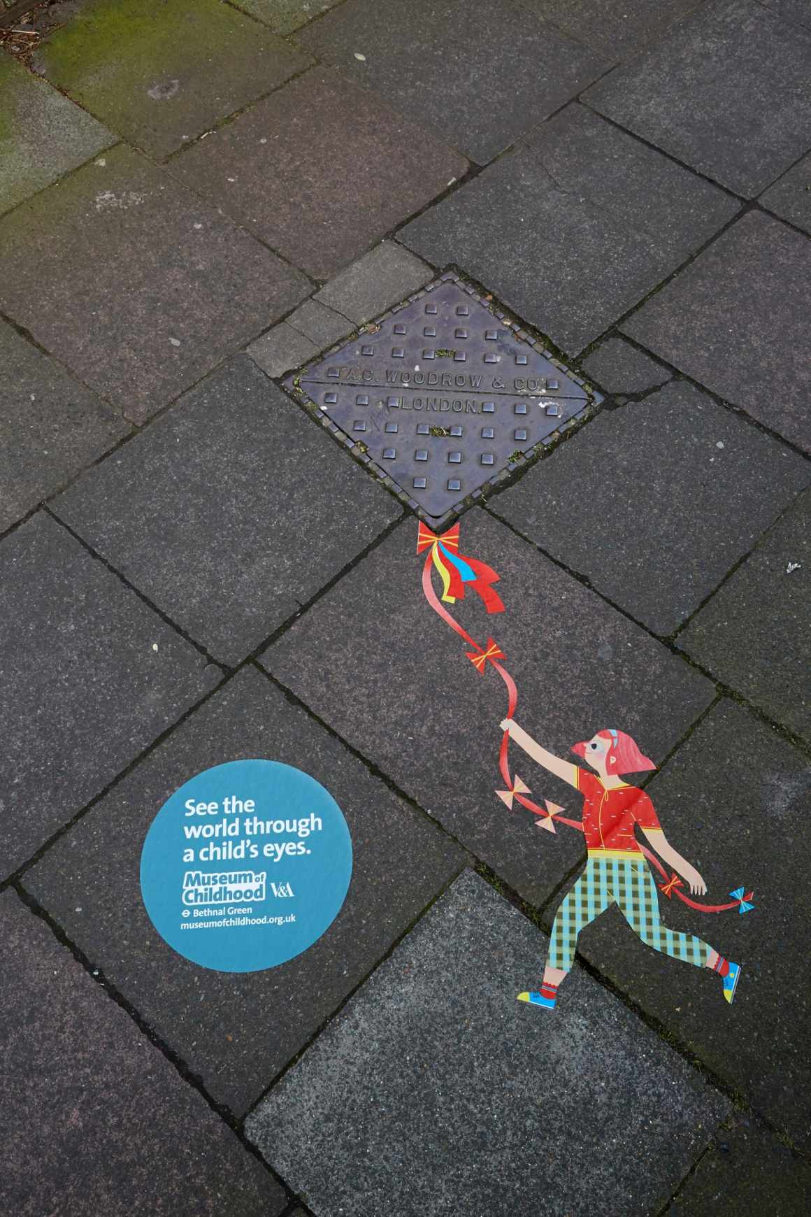 dans-ta-pub-museum-of-childhood-bbdo-UK-street-art-7