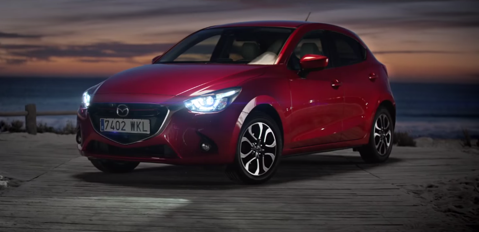 dans-ta-pub-nouvelle-mazda-2-challenge-the-night