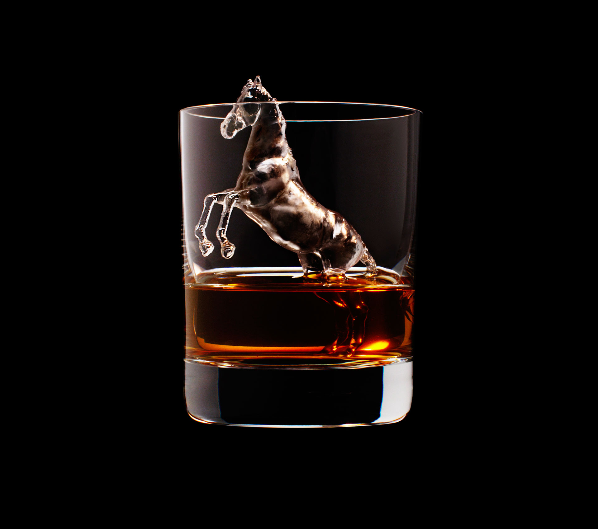 dans-ta-pub-whisky-tbwa-suntory-ice-cubes-18