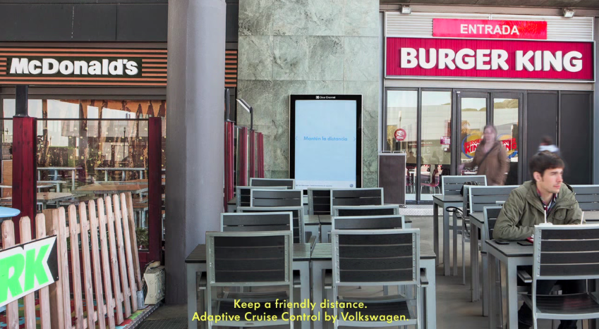 dans-ta-pub-volkswagen-distance-de-securité-ddb-espagne