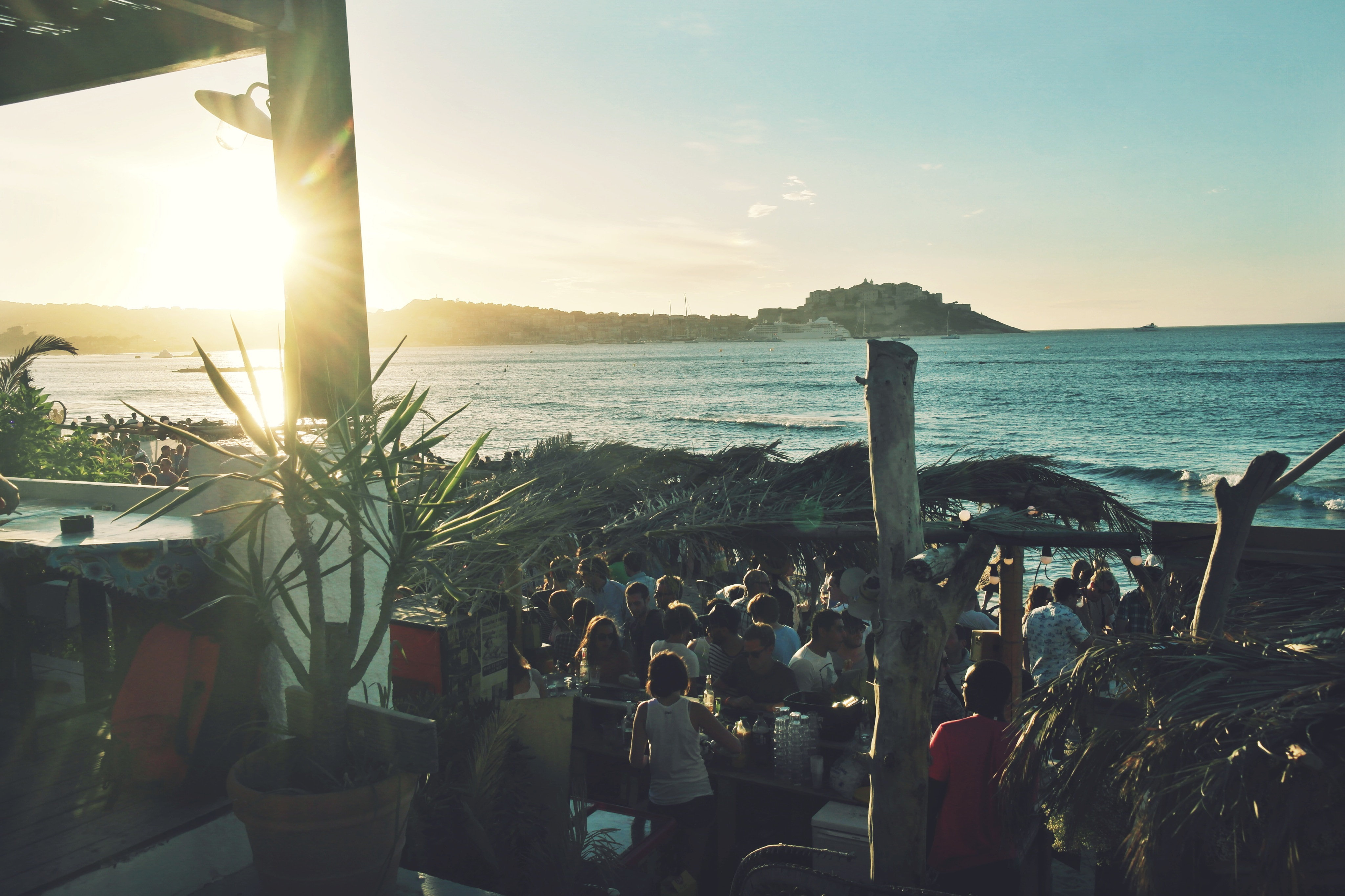 dans-ta-pub-Calvi-on-the-rocks-2015-1