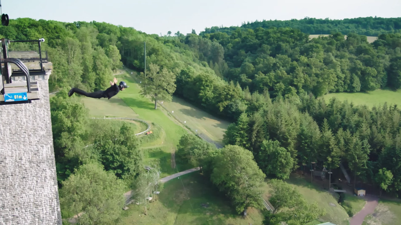 dans-ta-pub-ikea-sans-fil-saut-elastique-ddb-brussells