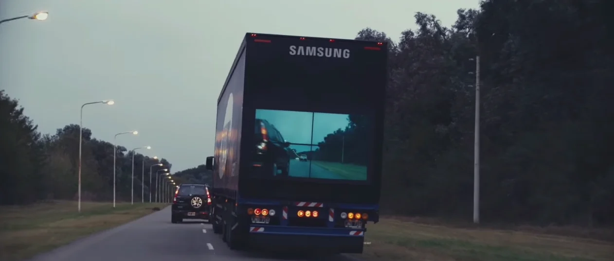 dans-ta-pub-samsung-leo-burnett-argentine-road-safety-truck