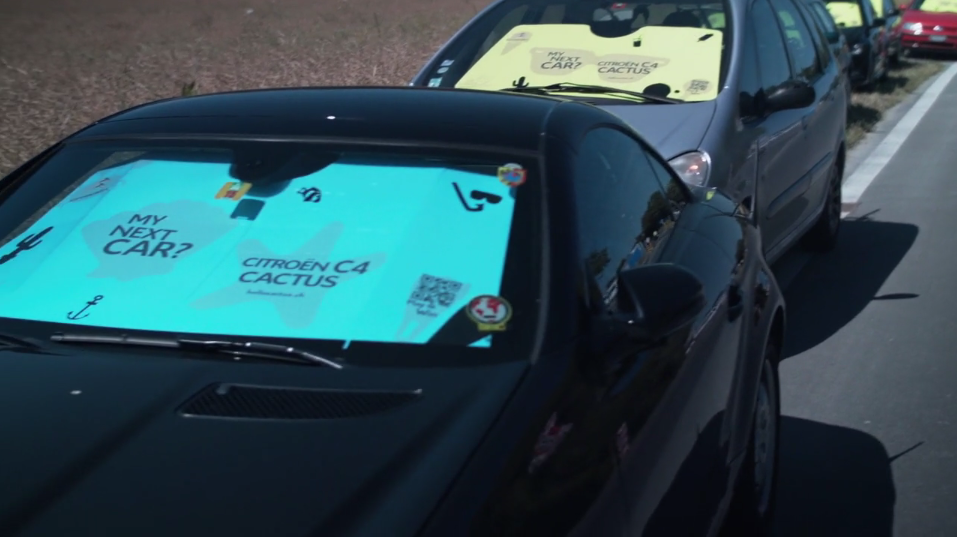 dans-ta-pub-citroen-c4-cactus-automobile-voiture-troll-piege-pare-brise-pare-soleil-1