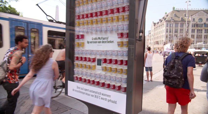 dans-ta-pub-mc-donalds-mcflurry-tbwa-amsterdam-canicule-chaleur-glaces-affichage