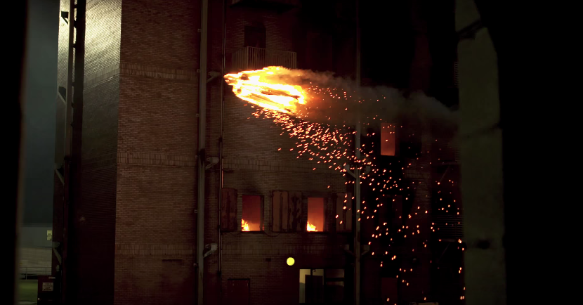dans-ta-pub-torche-humaine-human-torch-stunt-marvel-drone