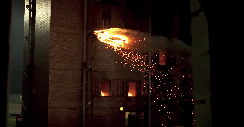 dans-ta-pub-torche-humaine-human-torch-stunt-marvel-drone