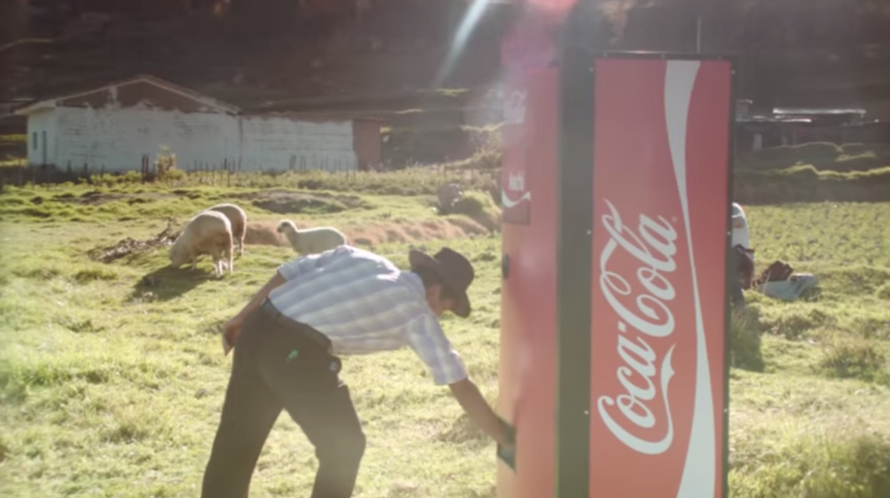 dans-ta-pub-coca-cola-distributeur-prénoms-perou