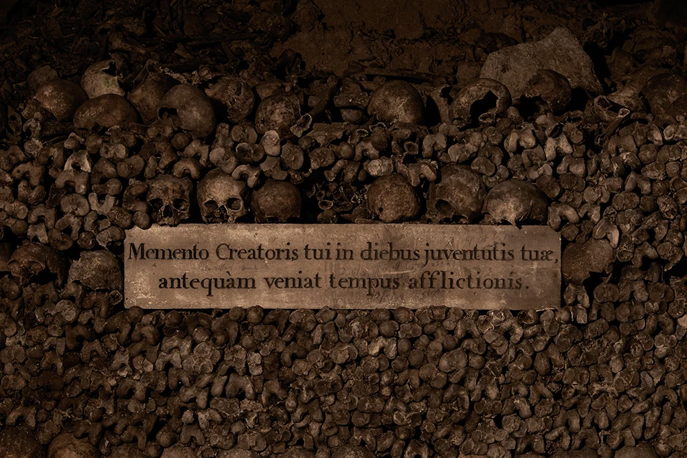 dans-ta-pub-airbnb-catacombes-paris-halloween-12