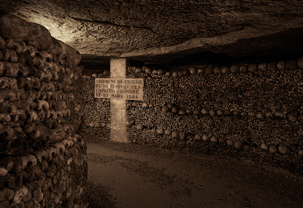 dans-ta-pub-airbnb-catacombes-paris-halloween-3