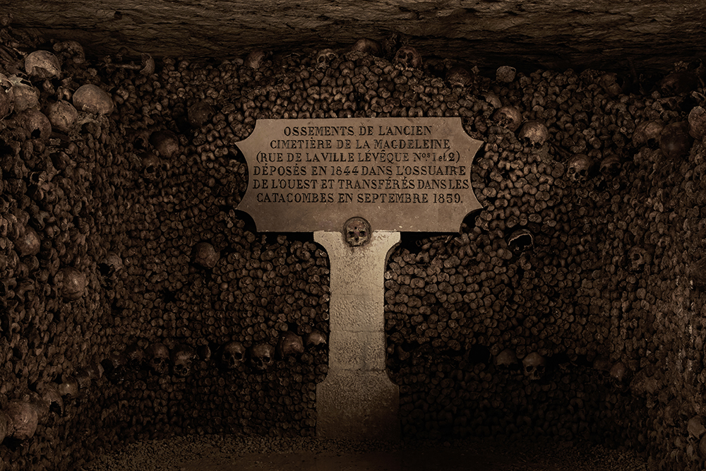 dans-ta-pub-airbnb-catacombes-paris-halloween-5