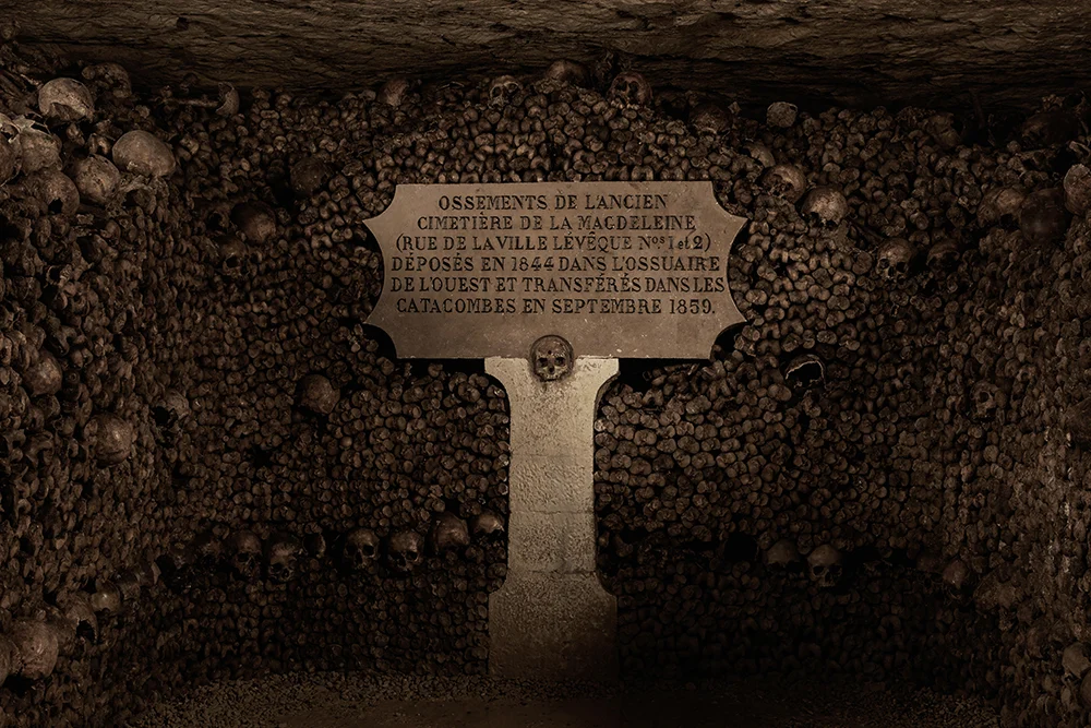 dans-ta-pub-airbnb-catacombes-paris-halloween-5