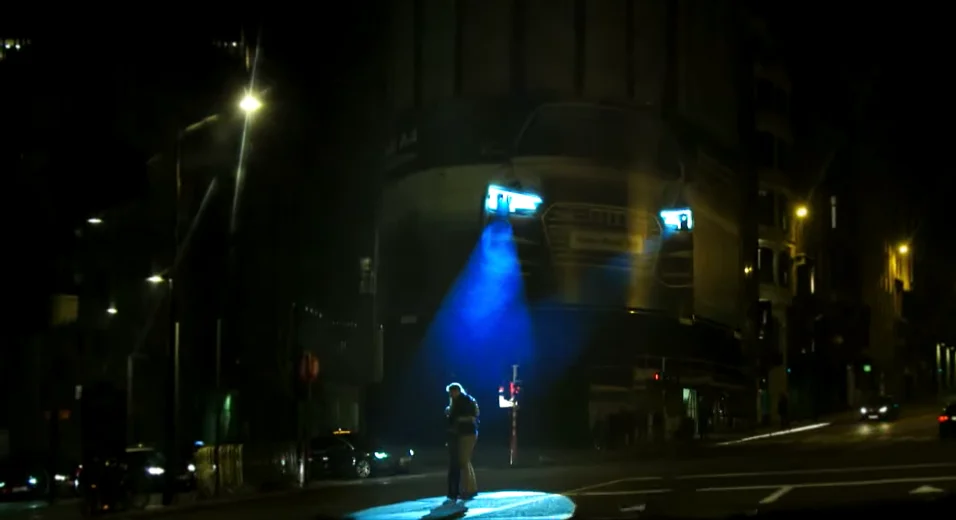 dans-ta-pub-audi-pedestrians-light-billboard-brussels