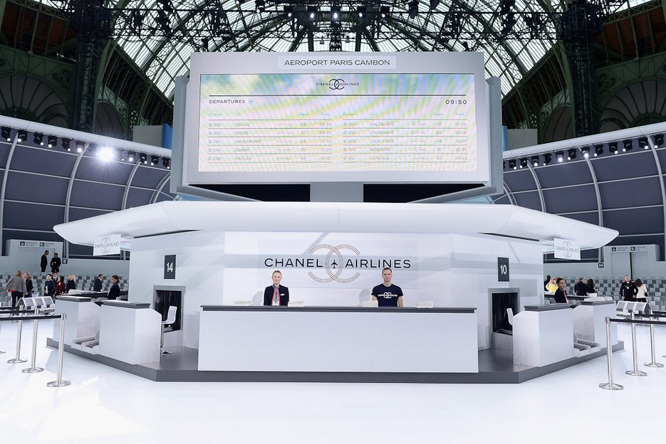 PARIS, FRANCE - OCTOBER 06: Atmosphere during the Chanel show as part of the Paris Fashion Week Womenswear Spring/Summer 2016 on October 6, 2015 in Paris, France. (Photo by Dominique Charriau/WireImage)