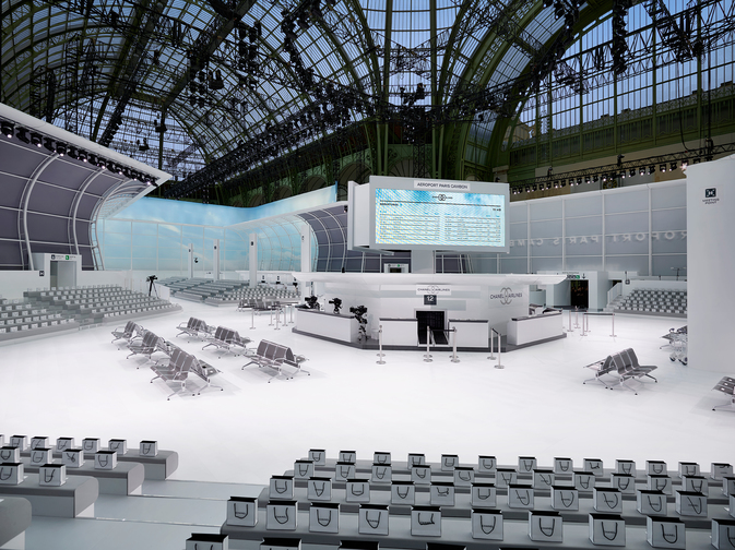 dans-ta-pub-chanel-airlines-paris-fashion-week-4
