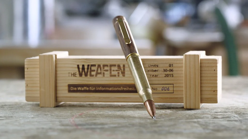dans-ta-pub-weapen-reporters-sans-frontieres-war-pen-1