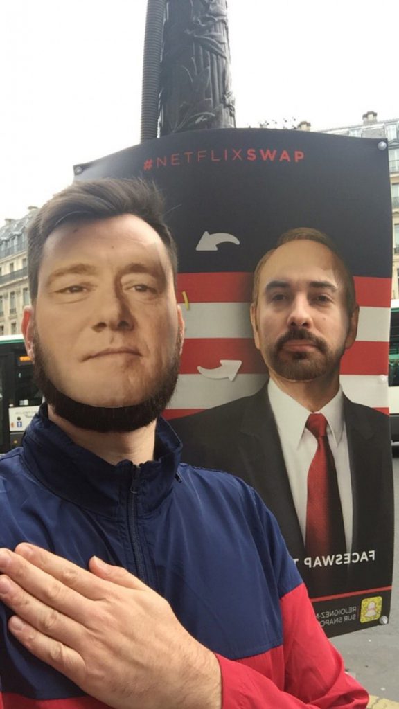 dans-ta-pub-faceswap-snapchat-netflix-darewin-affichage-4