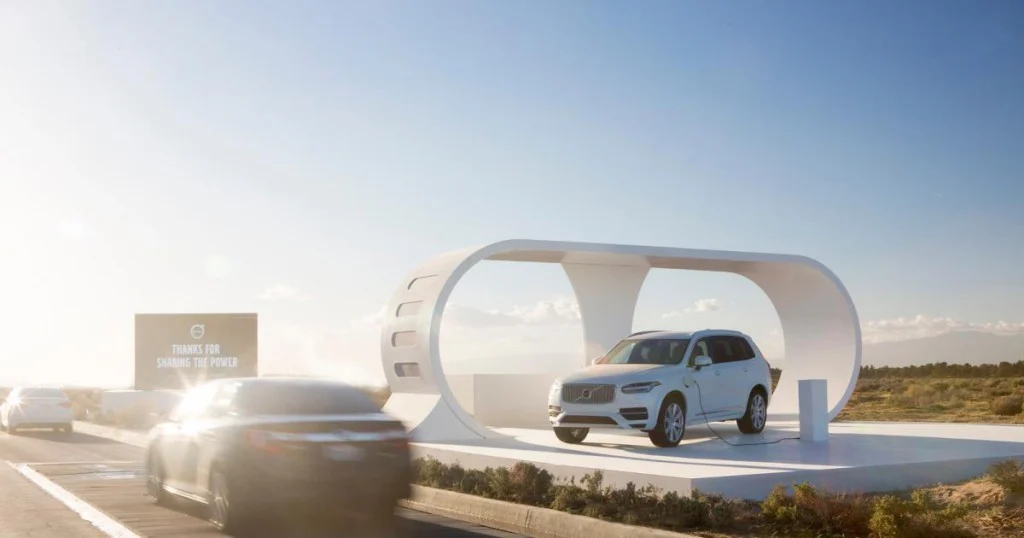 dans-ta-pub-highway-robbery-voiture-volvo-power-station-xc90-t8