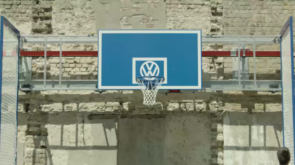 dans-ta-pub-volkswagen-ddb-belgium-volkparking-basket-1