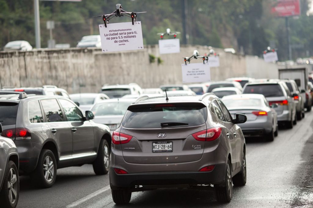 dans-ta-pub-drone-uber-mexique-voiture-automobile-traffic-2