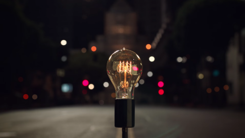 dans-ta-pub-apple-macbook-pro-bulbs