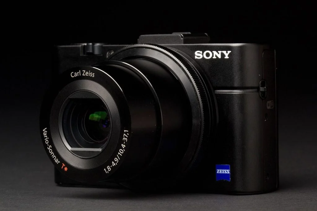 sony-cyber-shot-rx100-ii-right-side-zoom-angle-1486x991-1486x991