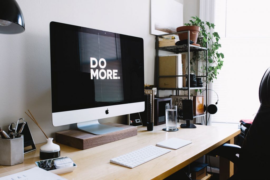 apple-desk-motivation