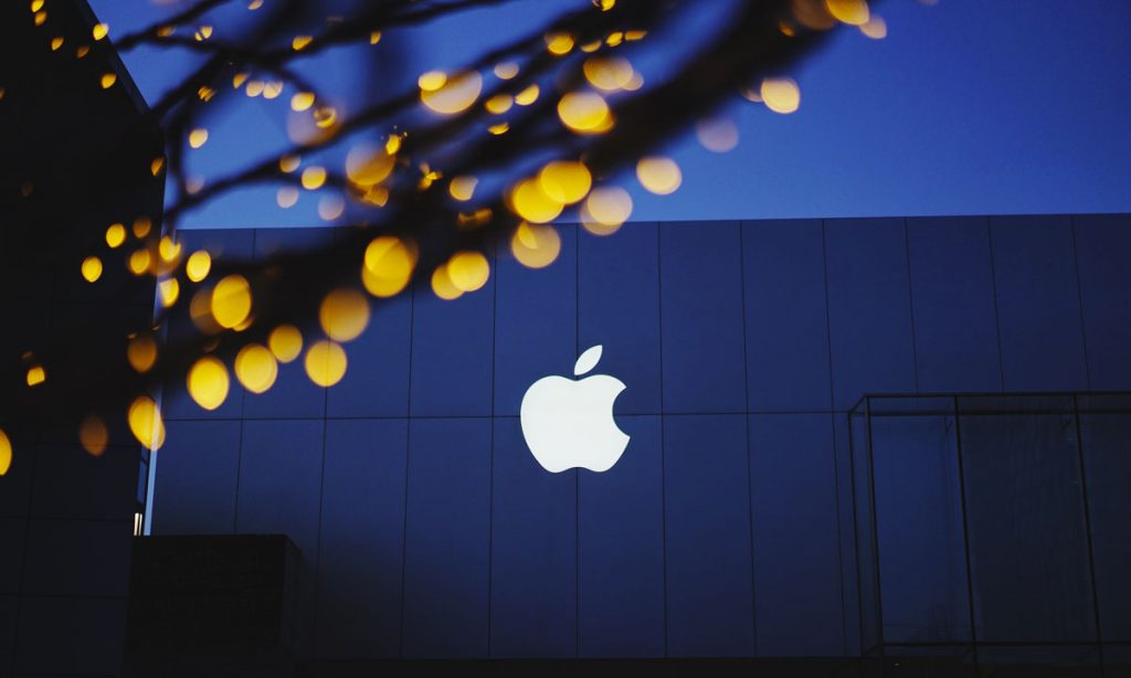 apple-store-night