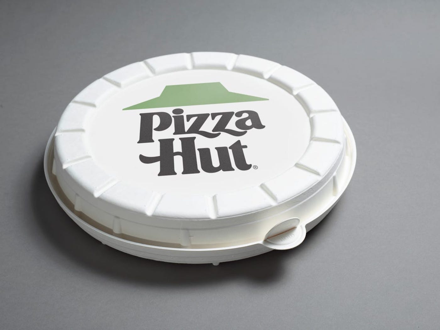 Les boîtes Pizza Hut se transforment en panier de basket !
