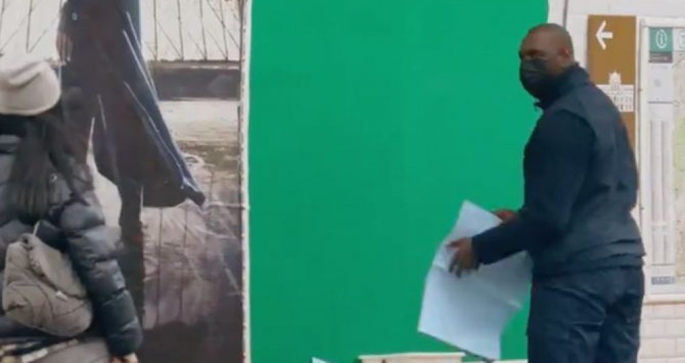 Lupin-Omar-Sy-s-occupe-incognito-de-la-promo-dans-le-metro-parisien-l-avez-vous-croise-VIDEO
