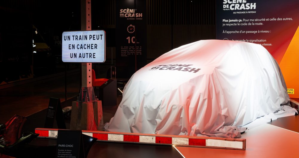 Mondial de l'auto - Stand SNCF V2-4-1