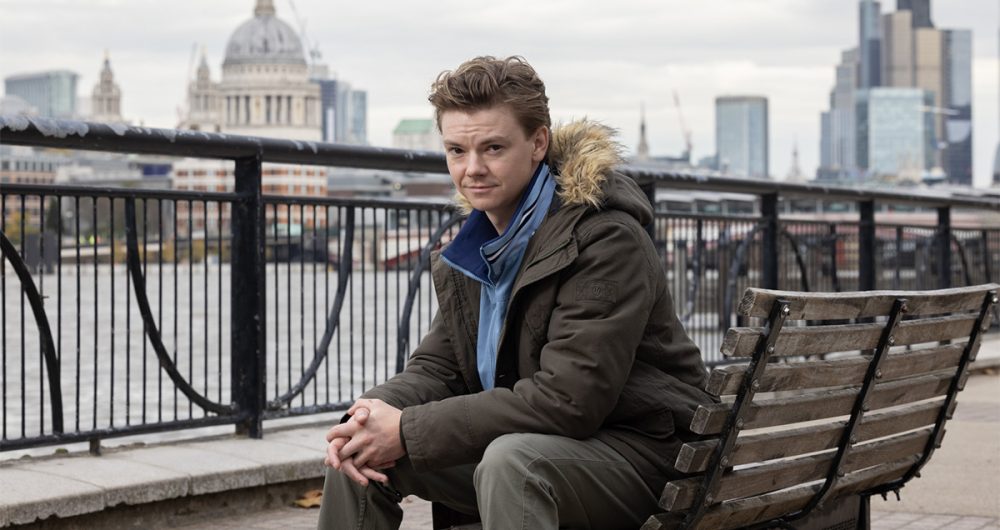 Thomas-Brodie-Sangster-Google-Pixel-Love-Actually.OUn4IPOp