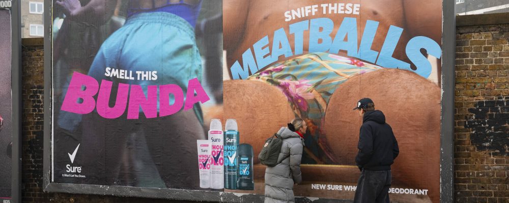 *** FREE FOR EDITORIAL USE ***
Sure Whole Body Deodorant has unveiled a sniffable billboard in London today, challenging passersby to stop and sniff the “Bunda” and “Meatballs” displayed, to see if they can handle the whiff.