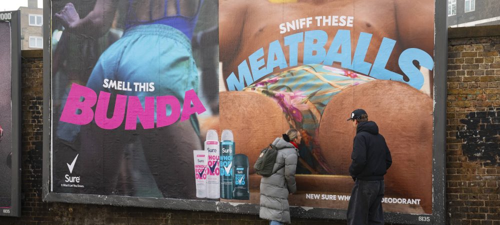 *** FREE FOR EDITORIAL USE ***
Sure Whole Body Deodorant has unveiled a sniffable billboard in London today, challenging passersby to stop and sniff the “Bunda” and “Meatballs” displayed, to see if they can handle the whiff.