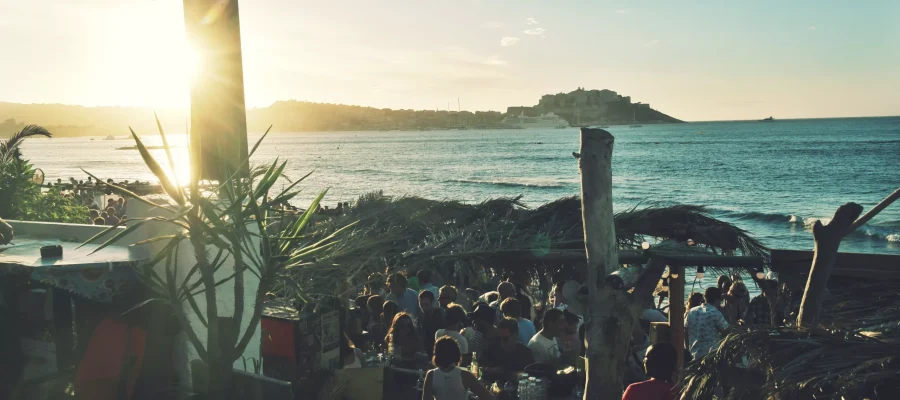 dans-ta-pub-Calvi-on-the-rocks-2015-1