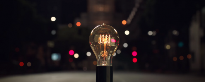 dans-ta-pub-apple-macbook-pro-bulbs