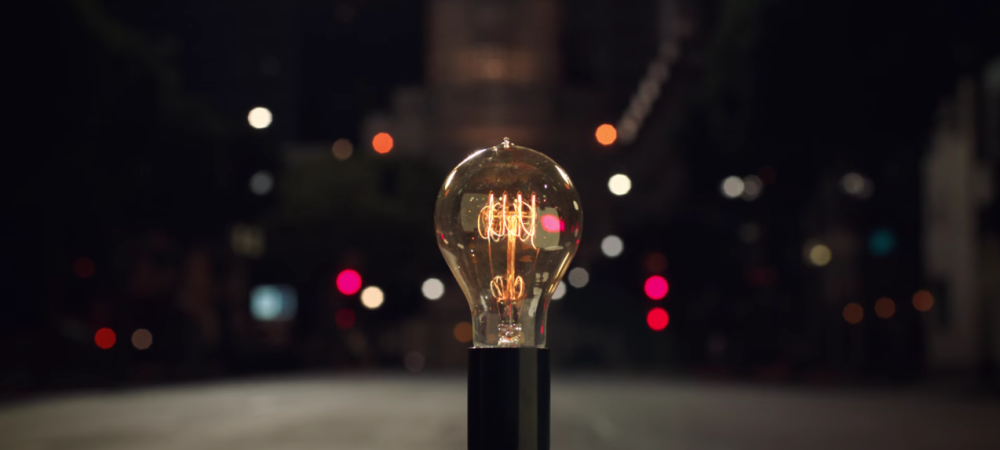 dans-ta-pub-apple-macbook-pro-bulbs