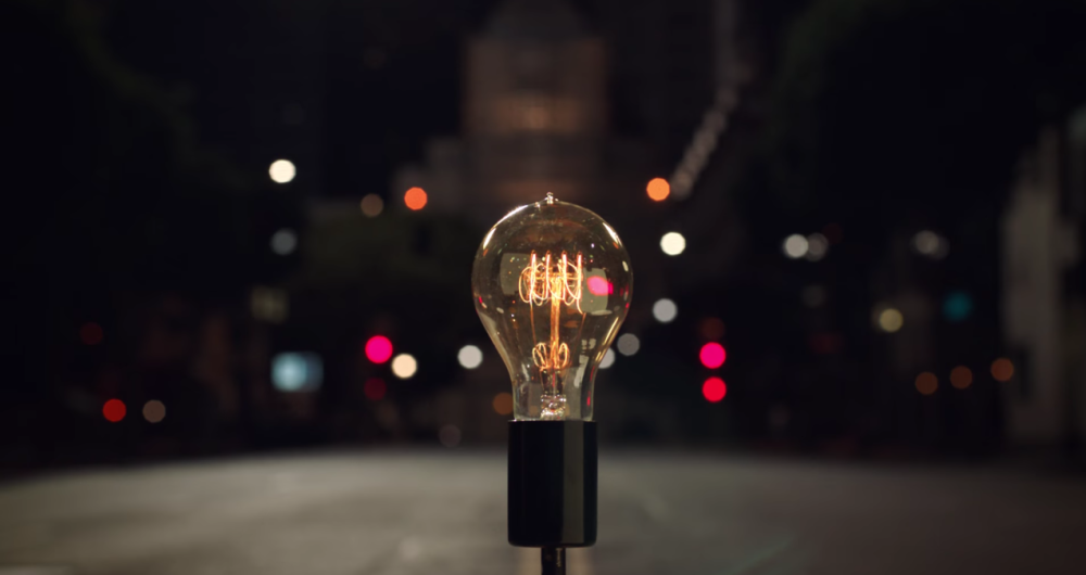 dans-ta-pub-apple-macbook-pro-bulbs