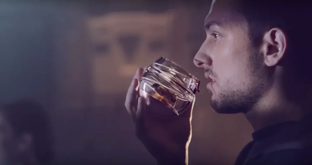 dans-ta-pub-ballantines-whisky-verre-space