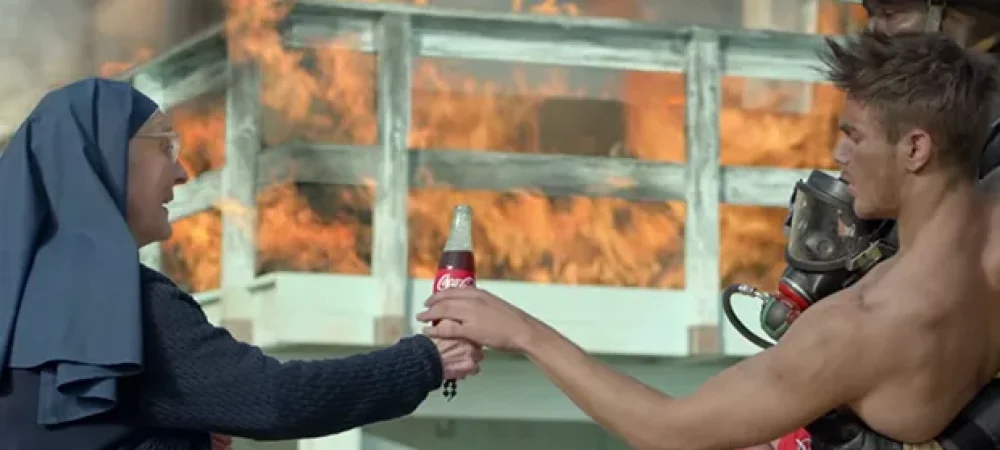 dans-ta-pub-coca-cola-and-the-coke-goes-to-2