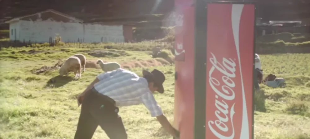 dans-ta-pub-coca-cola-distributeur-prénoms-perou